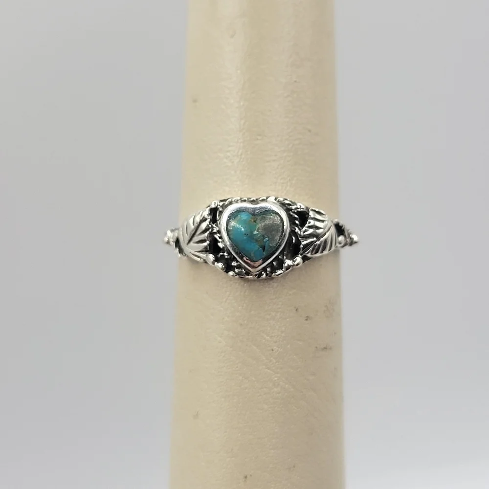 925 Sterling Silver Turquoise Heart Ring Floral Detail Size 5.75 Romantic